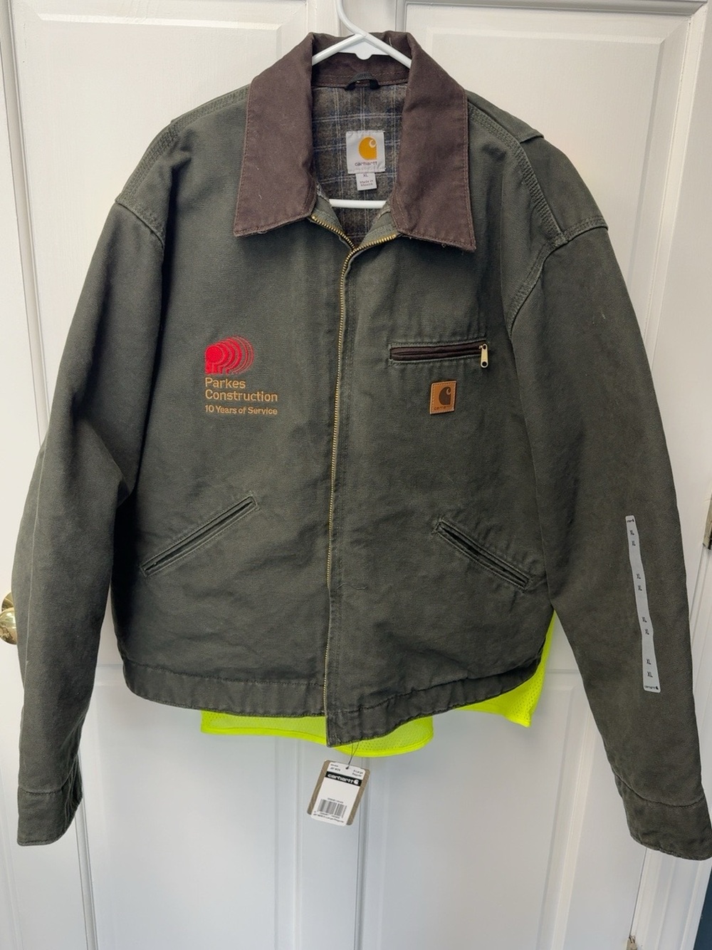 J97 90’s Vintage Moss Green Carhartt Detroit jacket. (Original Tags Never Worn)